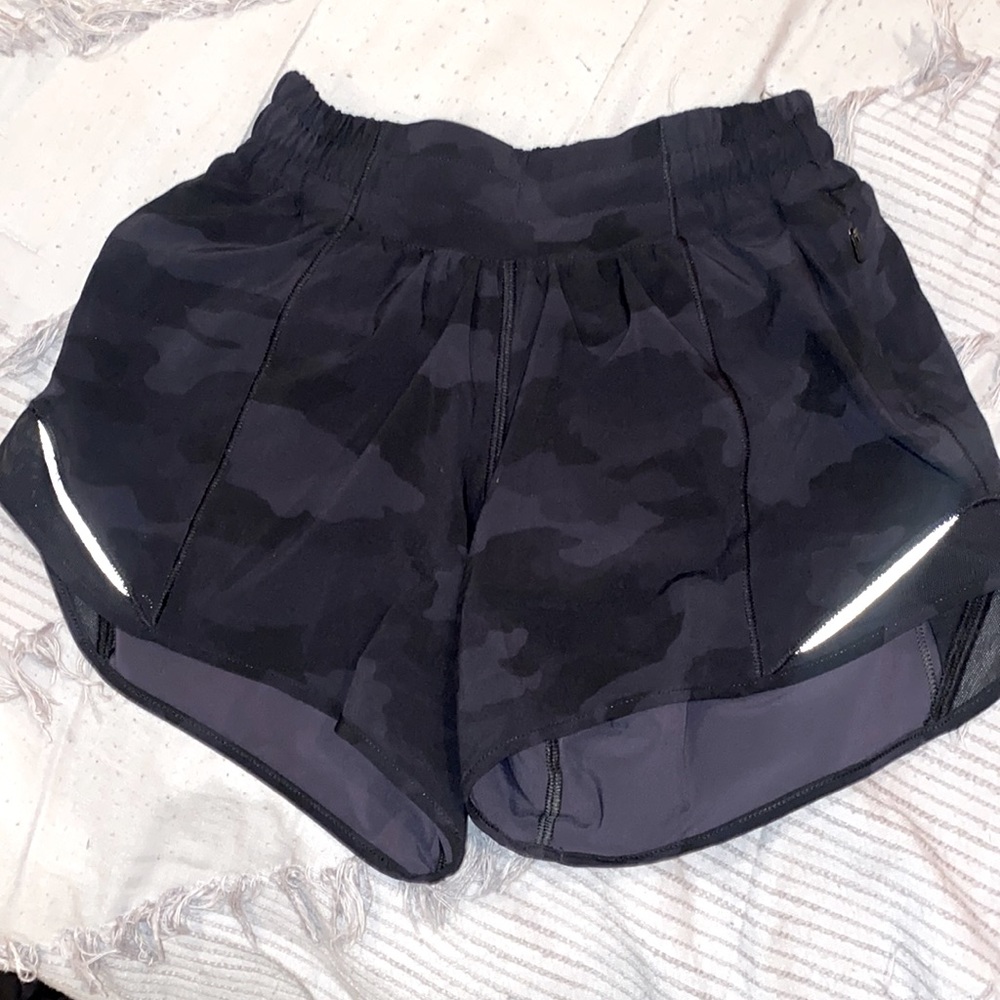 Lululemon Horta hot shorts Camo